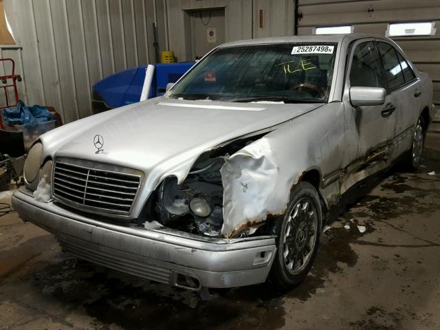 WDBJF65H6XA853493 - 1999 MERCEDES-BENZ E 320 SILVER photo 2