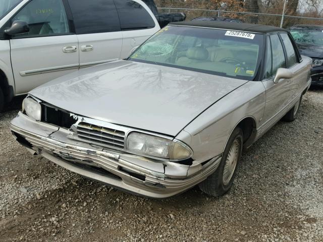 1G3CX52K7T4307697 - 1996 OLDSMOBILE 98 REGENCY SILVER photo 2