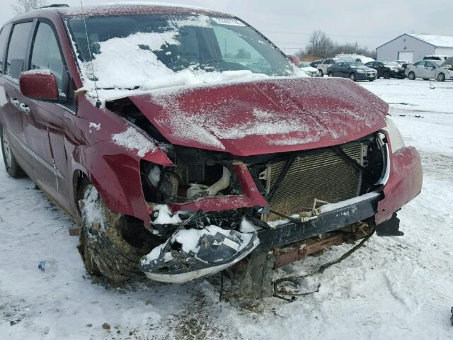 2A4RR8DG4BR616614 - 2011 CHRYSLER TOWN & COU MAROON photo 9