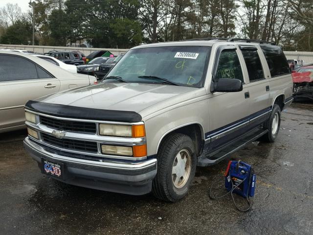 1GNEC16R5XJ397001 - 1999 CHEVROLET SUBURBAN C GOLD photo 2