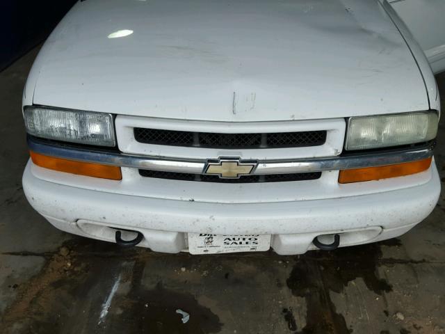 1GNDT13XX4K164817 - 2004 CHEVROLET BLAZER WHITE photo 7