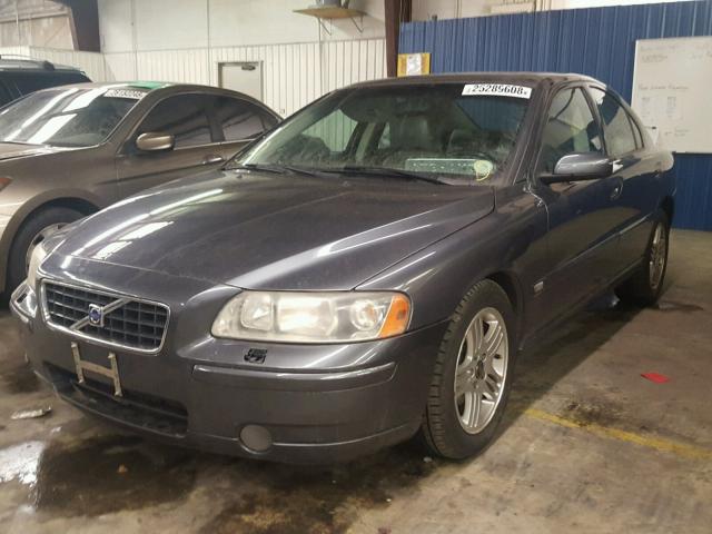 YV1RH592852477332 - 2005 VOLVO S60 2.5T GRAY photo 2