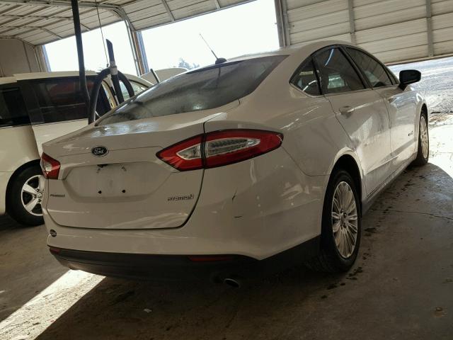 3FA6P0UU2FR149043 - 2015 FORD FUSION S H WHITE photo 4