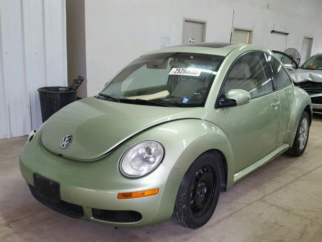 3VWRW31C18M505776 - 2008 VOLKSWAGEN NEW BEETLE 绿色 照片 2