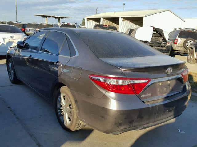 4T1BF1FK7GU121497 - 2016 TOYOTA CAMRY LE GRAY photo 3