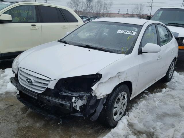 KMHDU4AD0AU947320 - 2010 HYUNDAI ELANTRA BL WHITE photo 2