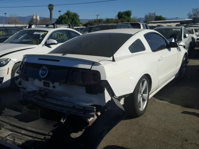1ZVBP8CF5D5235616 - 2013 FORD MUSTANG GT WHITE photo 4