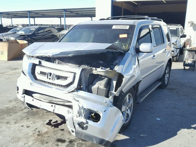 5FNYF4H56AB038974 - 2010 HONDA PILOT EXL SILVER photo 2