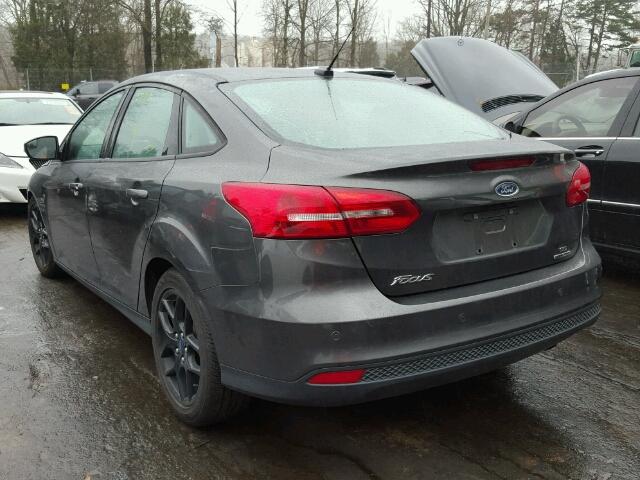 1FADP3F23GL302338 - 2016 FORD FOCUS SE GRAY photo 3