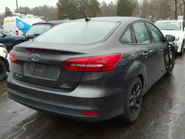 1FADP3F23GL302338 - 2016 FORD FOCUS SE GRAY photo 4