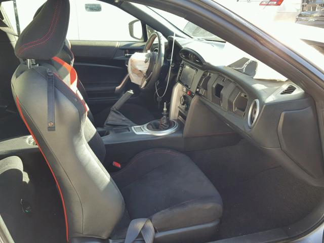 JF1ZNAA17G9702074 - 2016 TOYOTA SCION FR-S ვერცხლისფერი ფოტო 5