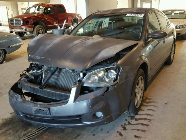 1N4AL11D35C203334 - 2005 NISSAN ALTIMA S GRAY photo 2