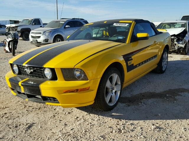1ZVHT85H965178859 - 2006 FORD MUSTANG GT YELLOW photo 2