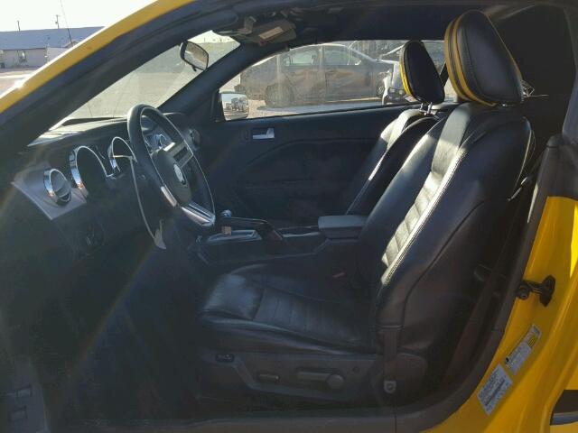 1ZVHT85H965178859 - 2006 FORD MUSTANG GT YELLOW photo 5