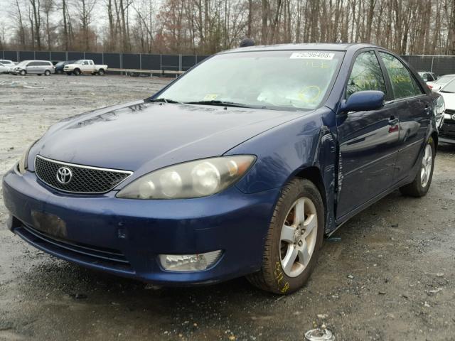 4T1BE32KX5U015983 - 2005 TOYOTA CAMRY LE BLUE photo 2