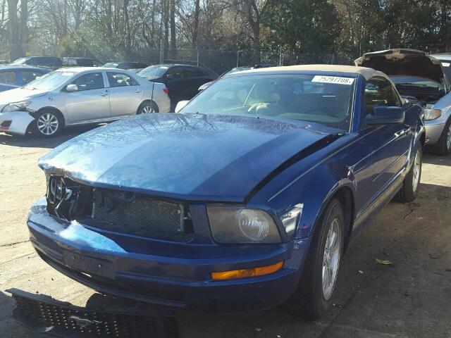 1ZVFT84N275262537 - 2007 FORD MUSTANG BLUE photo 2