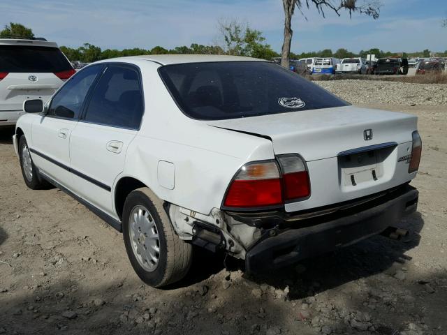 1HGCD5650TA069904 - 1996 HONDA ACCORD EX WHITE photo 3