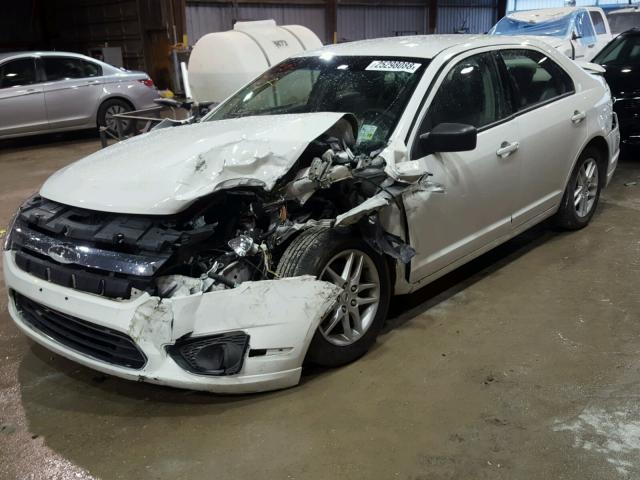 3FAHP0GA2AR308050 - 2010 FORD FUSION S WHITE photo 2