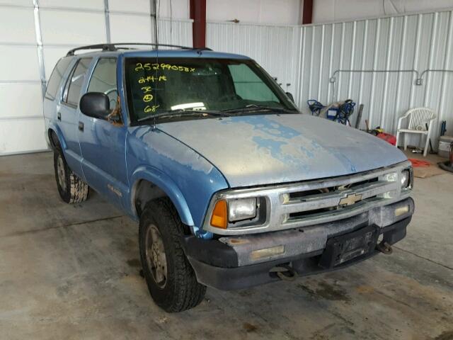 1GNDT13W5T2129804 - 1996 CHEVROLET BLAZER BLUE photo 1