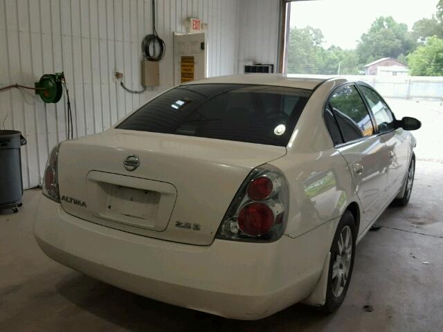 1N4AL11D15C209469 - 2005 NISSAN ALTIMA S WHITE photo 4