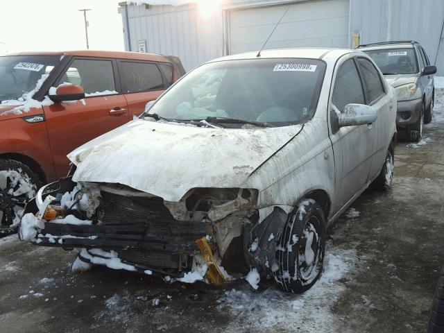 KL1TD52675B470481 - 2005 CHEVROLET AVEO BASE WHITE photo 2