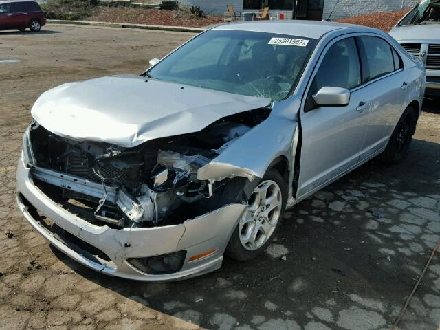 3FAHP0HA5BR200120 - 2011 FORD FUSION SE SILVER photo 2