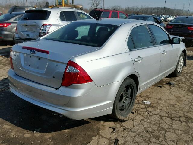 3FAHP0HA5BR200120 - 2011 FORD FUSION SE SILVER photo 4