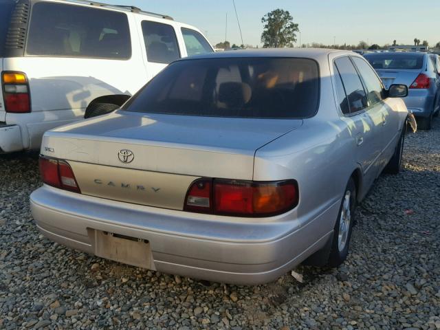 JT2SK11E1S0327344 - 1995 TOYOTA CAMRY DX SILVER photo 4