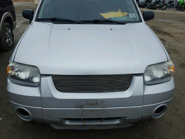 1FMYU94155KB46044 - 2005 FORD ESCAPE LIM SILVER photo 7