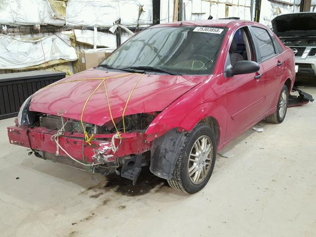 1FAFP34N16W151762 - 2006 FORD FOCUS ZX4 RED photo 2