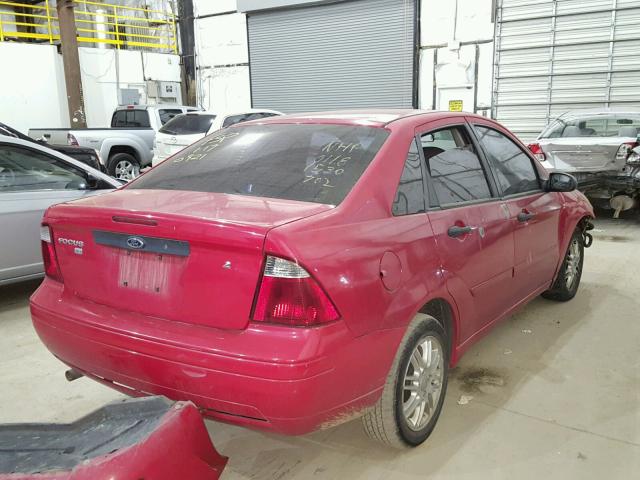 1FAFP34N16W151762 - 2006 FORD FOCUS ZX4 RED photo 4