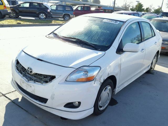 JTDBT923771095401 - 2007 TOYOTA YARIS WHITE photo 2