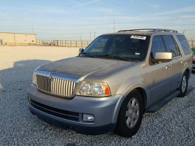 5LMFU27576LJ26285 - 2006 LINCOLN NAVIGATOR SILVER photo 2