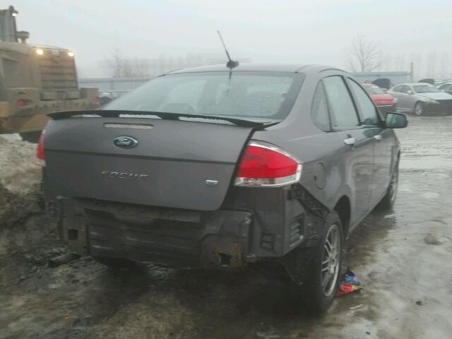 1FAHP3FN0AW265136 - 2010 FORD FOCUS SE GRAY photo 4