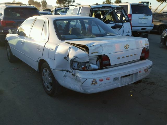 JT2BF12K8T0180028 - 1996 TOYOTA CAMRY LE WHITE photo 3