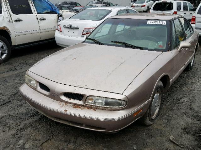 1G3HC52KXX4829666 - 1999 OLDSMOBILE 88 50TH AN GOLD photo 2