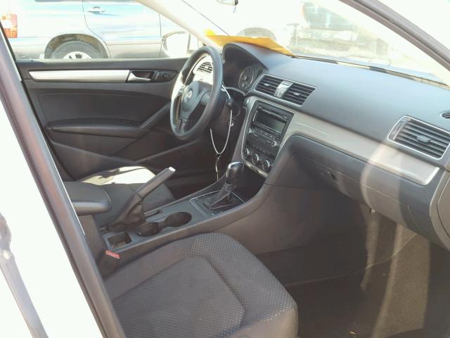 1VWAP7A37CC068510 - 2012 VOLKSWAGEN PASSAT S أبيض صورة 5