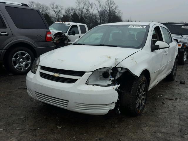 1G1AL58F287257027 - 2008 CHEVROLET COBALT LT WHITE photo 2