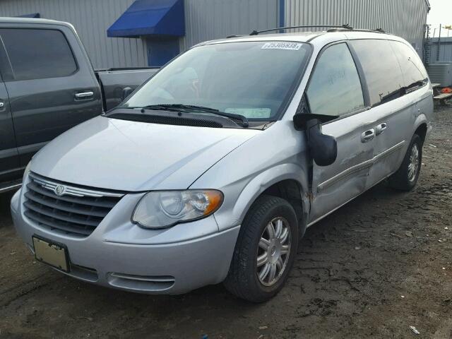 2C4GP54L95R468740 - 2005 CHRYSLER TOWN & COU SILVER photo 2