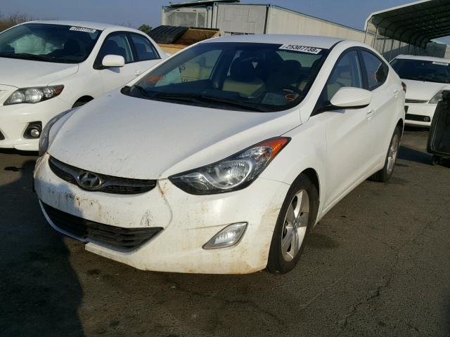 5NPDH4AE2DH316083 - 2013 HYUNDAI ELANTRA GL WHITE photo 2