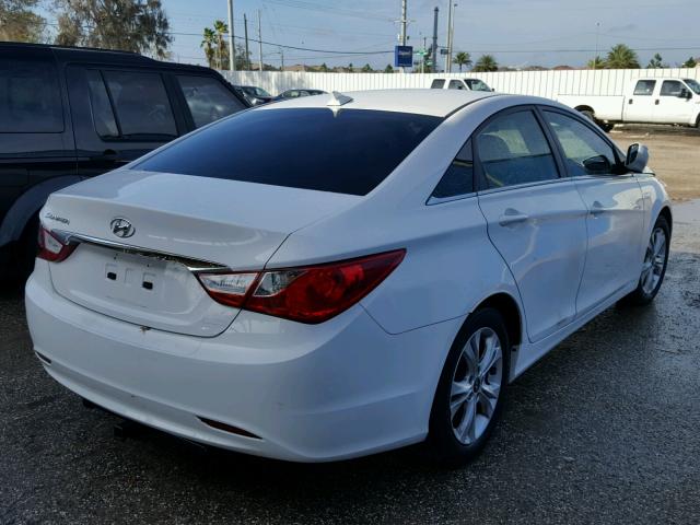 5NPEB4AC2DH642115 - 2013 HYUNDAI SONATA GLS WHITE photo 4