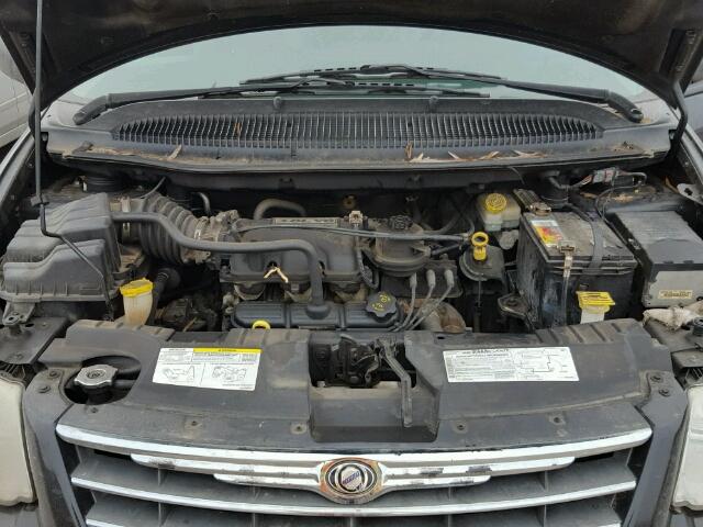 2C4GP54L75R226755 - 2005 CHRYSLER TOWN & COU BLACK photo 7