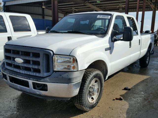 1FTSW20516EC57064 - 2006 FORD F250 SUPER WHITE photo 2