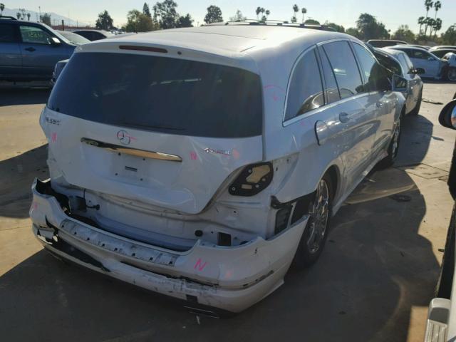 4JGCB5HE5CA141676 - 2012 MERCEDES-BENZ R 350 4MAT WHITE photo 4