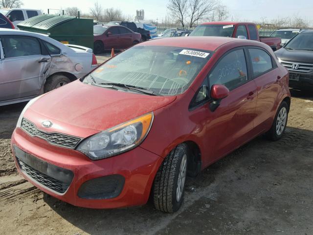 KNADM5A35E6358501 - 2014 KIA RIO LX Կարմիր լուսանկար 2