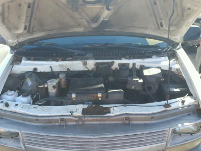 1GCDM19W71B112058 - 2001 CHEVROLET ASTRO WHITE photo 7