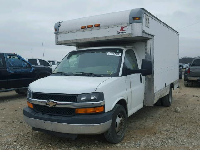 1GB6G3BG7A1117284 - 2010 CHEVROLET EXPRESS G3 WHITE photo 2