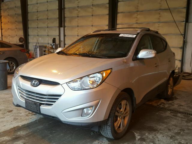 KM8JUCAC8DU608930 - 2013 HYUNDAI TUCSON GLS SILVER photo 2