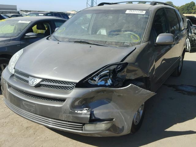 5TDZA22CX4S067151 - 2004 TOYOTA SIENNA XLE GRAY photo 2