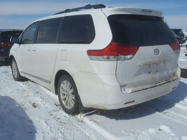 5TDJK3DC7DS059859 - 2013 TOYOTA SIENNA LE WHITE photo 3